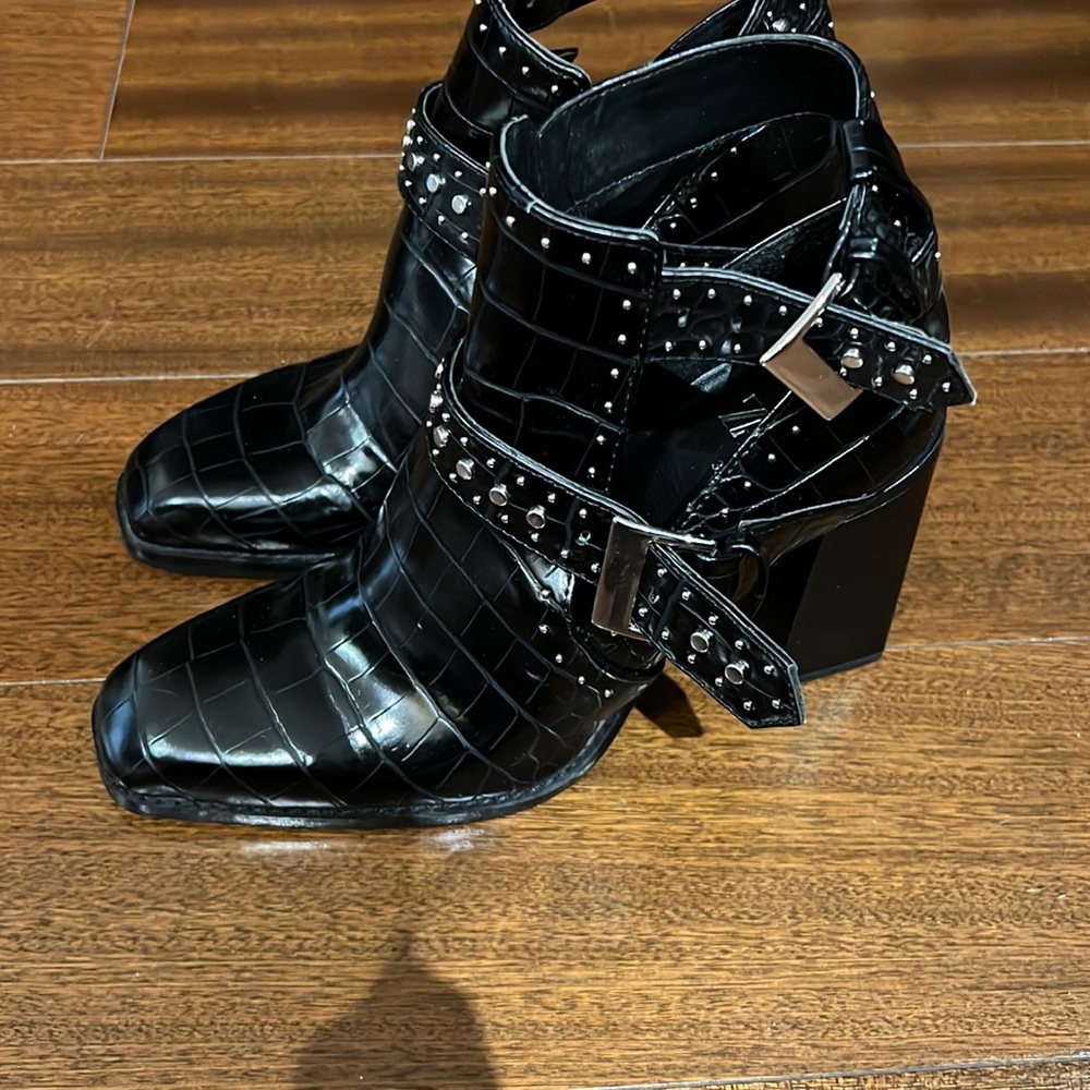 Zara croc effect boot light wear great condition